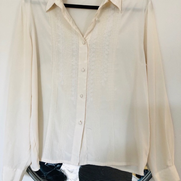 Vintage Cream Blouse - Picture 2 of 6